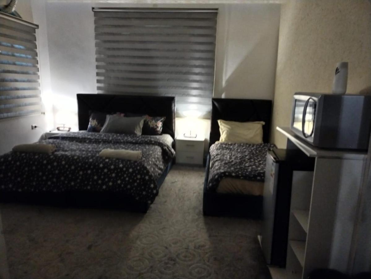 Cardostudio Hotel Jarash Bagian luar foto